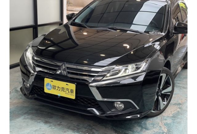 跑7萬3｜原廠保養｜天窗｜選配大屏幕｜數位儀表｜LED燈｜盲點｜8安｜免鑰｜撥片  第2張相片