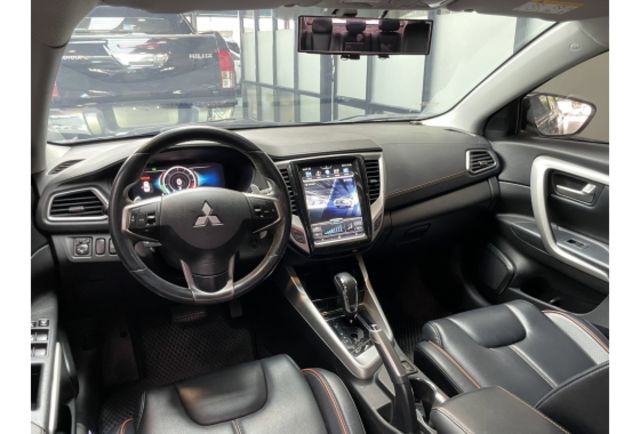 跑7萬3｜原廠保養｜天窗｜選配大屏幕｜數位儀表｜LED燈｜盲點｜8安｜免鑰｜撥片  第8張相片