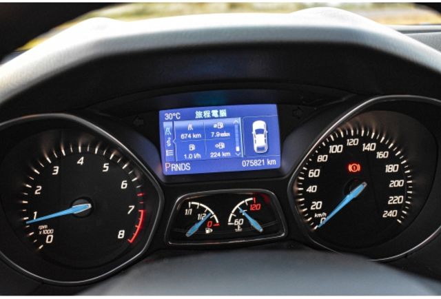 準跑7萬5 無任何事故 mk3 Focus 1.6 五門 一手自用 內外漂亮  第10張相片