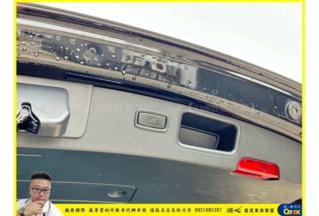PORSCHE MACAN 2020年 2.0 黑9979  第4張相片