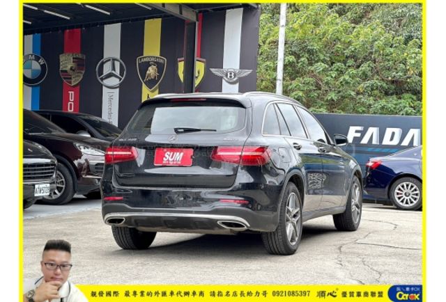 BENZ GLC250 4MATIC 2018年 2.0 黑 6589  第3張相片