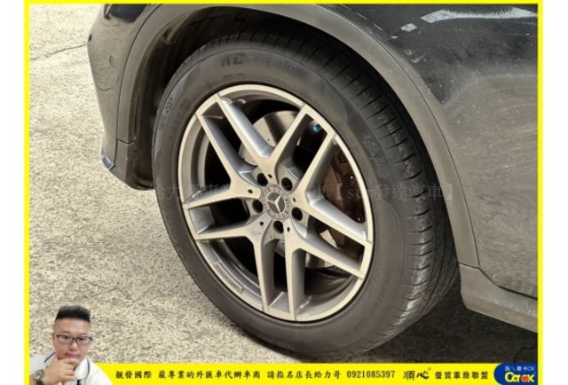 BENZ GLC250 4MATIC 2018年 2.0 黑 6589  第10張相片