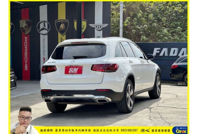 BENZ GLC300 4MATIC 2019年 2.0 白 8089  第3張相片