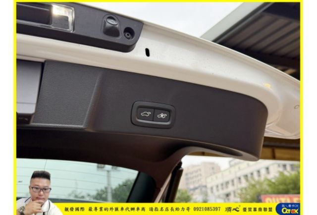 VOLVO XC40 2023年 1.5 白 1200  第12張相片