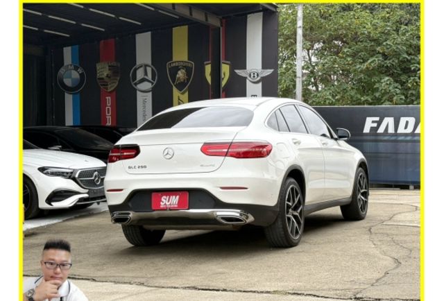 BENZ GLC250 4MATIC 2018年 2.0 白 7388  第13張相片