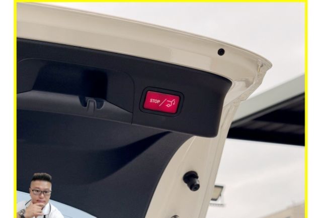 BENZ GLC250 4MATIC 2018年 2.0 白 7388  第14張相片