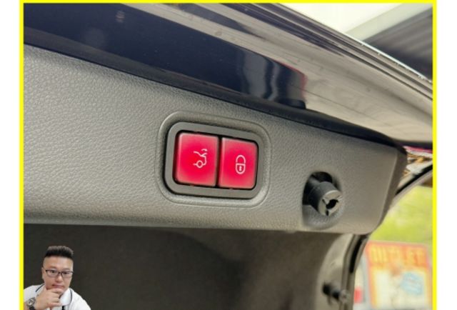 BENZ E350 2020年 2.0 黑 8696  第14張相片