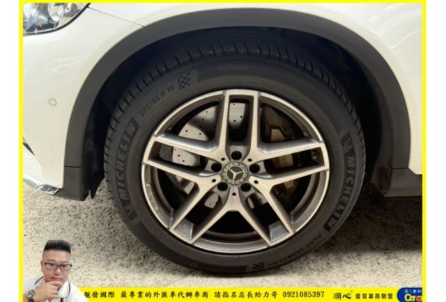 BENZ GLC250 4MATIC 2018年 2.0 白 8885  第2張相片