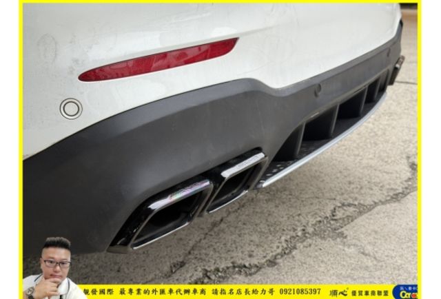 BENZ GLC250 4MATIC 2018年 2.0 白 8885  第13張相片