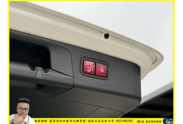 BENZ GLC300 2019年 2.0 白 1766  第13張相片