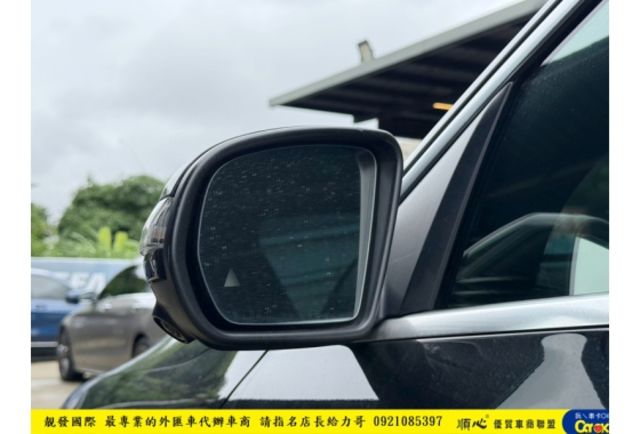 BENZ GLC300 2018年 2.0 黑 5981  第4張相片