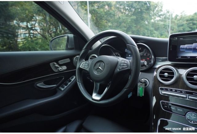 Benz W205 C300  第10張相片