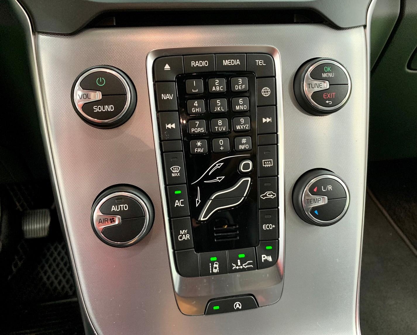 2018年 VOLVO V40 T3  第7張相片