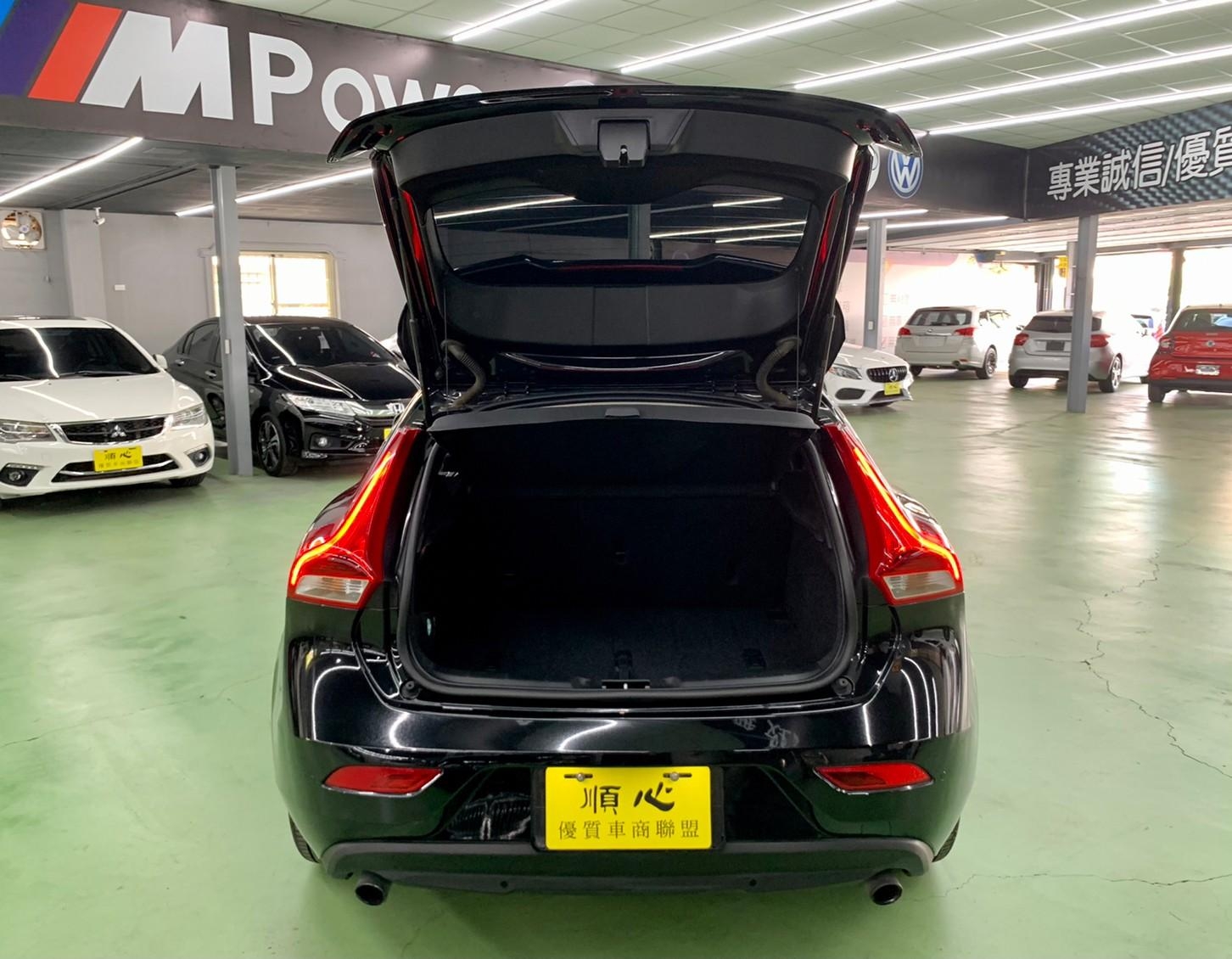 2018年 VOLVO V40 T3  第12張相片