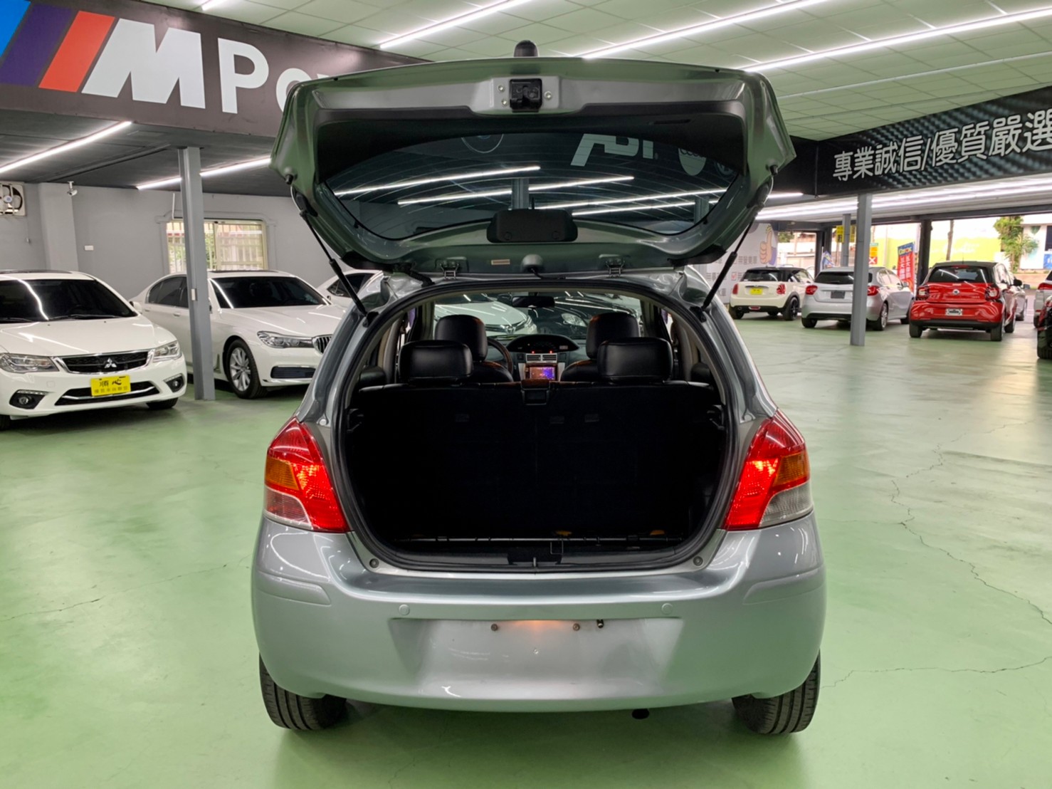 2010年 TOYOTA  YARIS 1.5  第12張相片