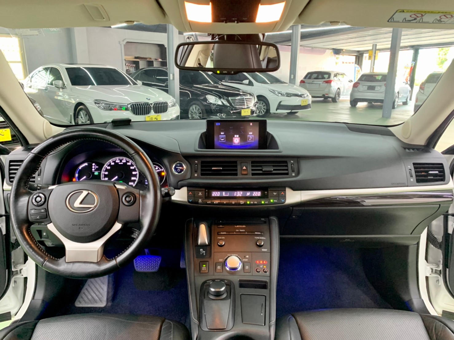 2015年 淩志 CT200H 小改款的認証車  第4張相片
