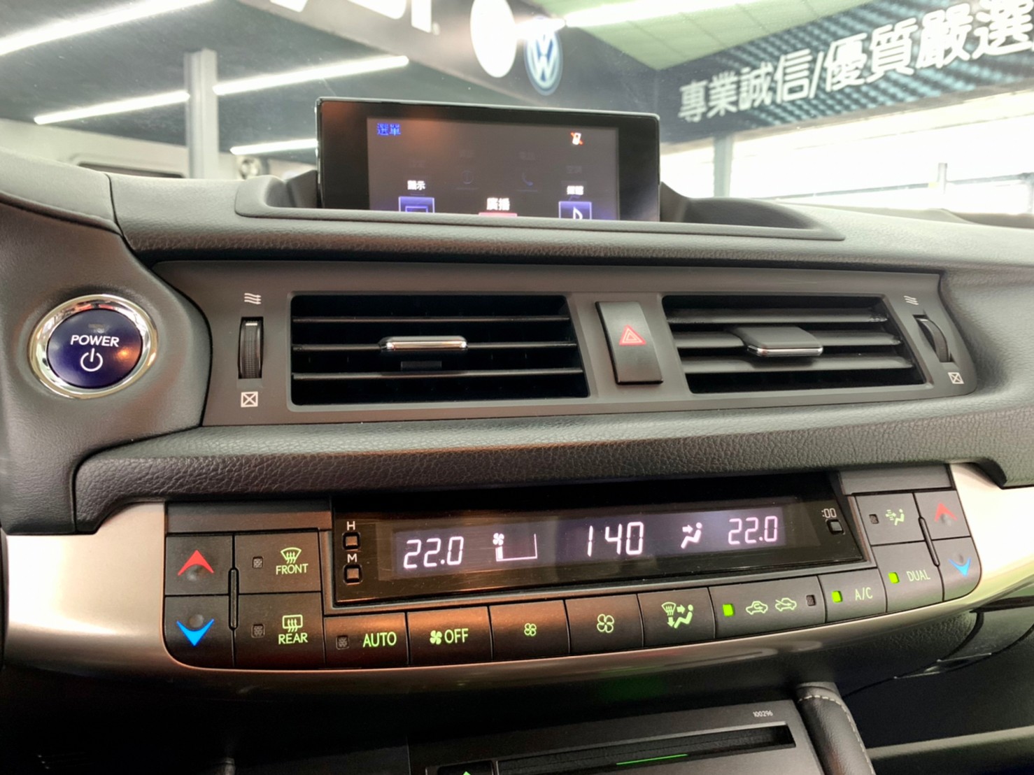 2015年 淩志 CT200H 小改款的認証車  第8張相片