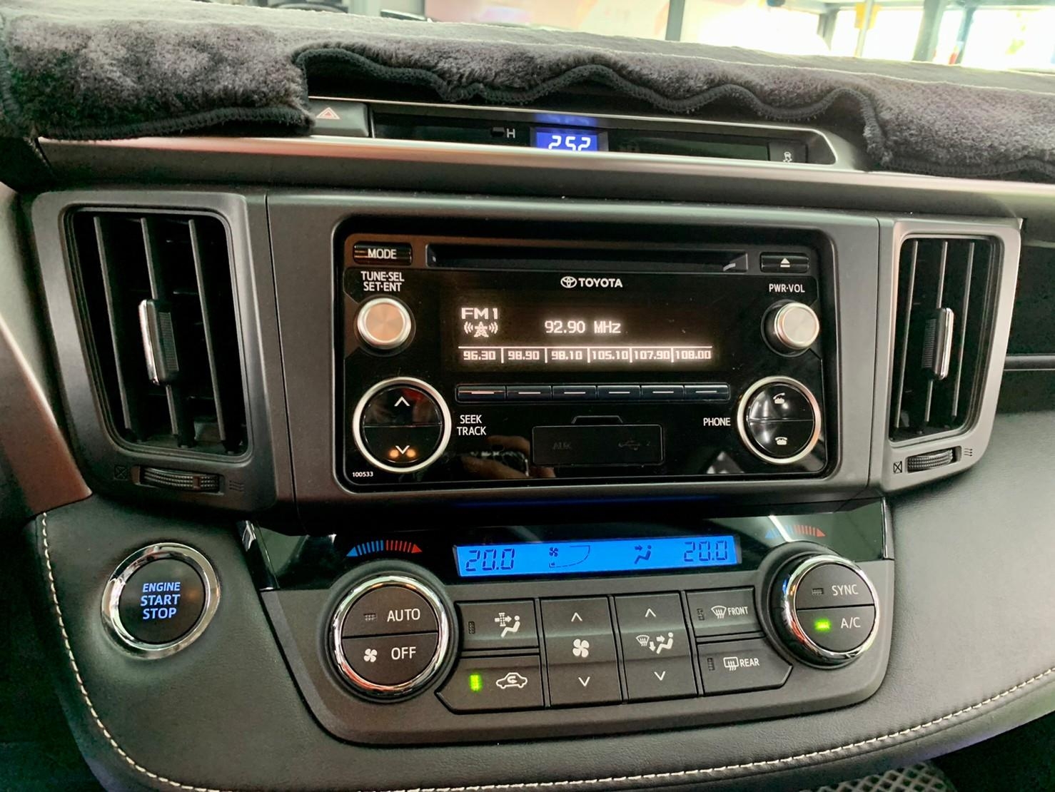 2015年 豐田 RAV4 小改款 2.0  第6張相片