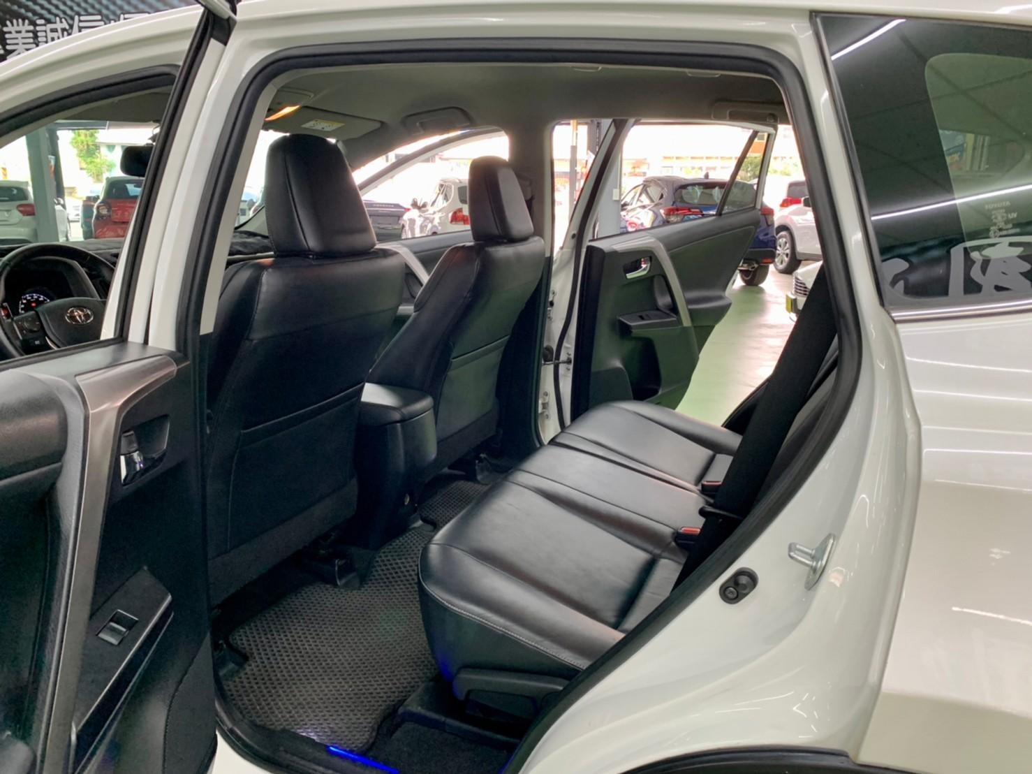 2015年 豐田 RAV4 小改款 2.0  第8張相片