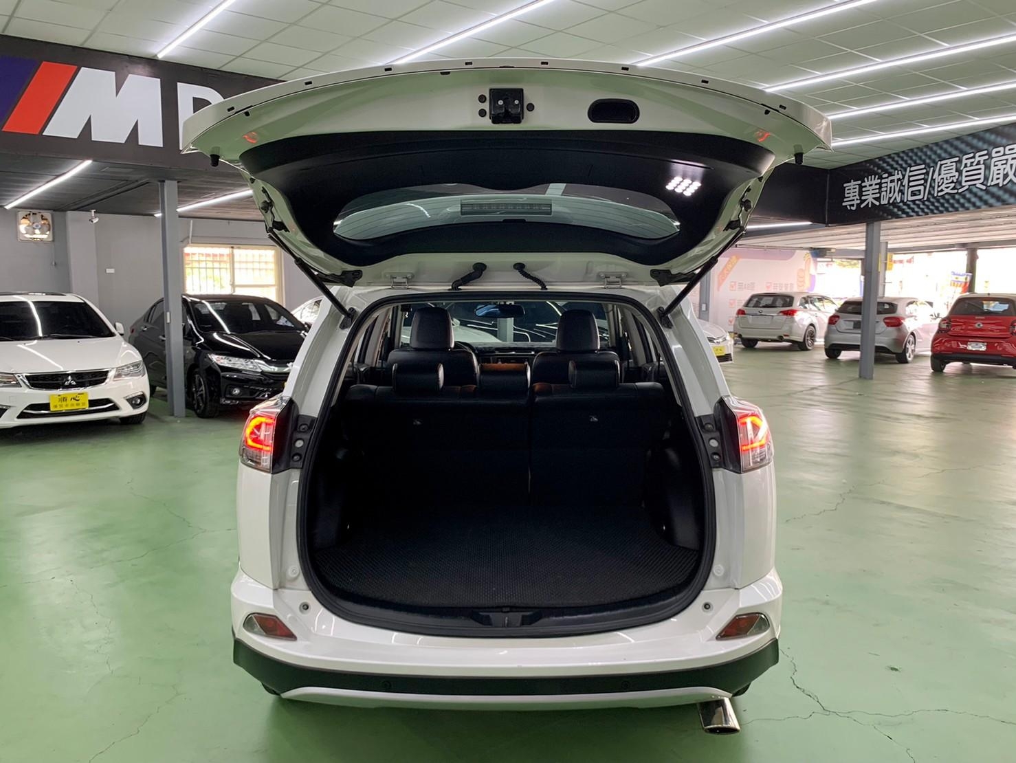 2015年 豐田 RAV4 小改款 2.0  第10張相片