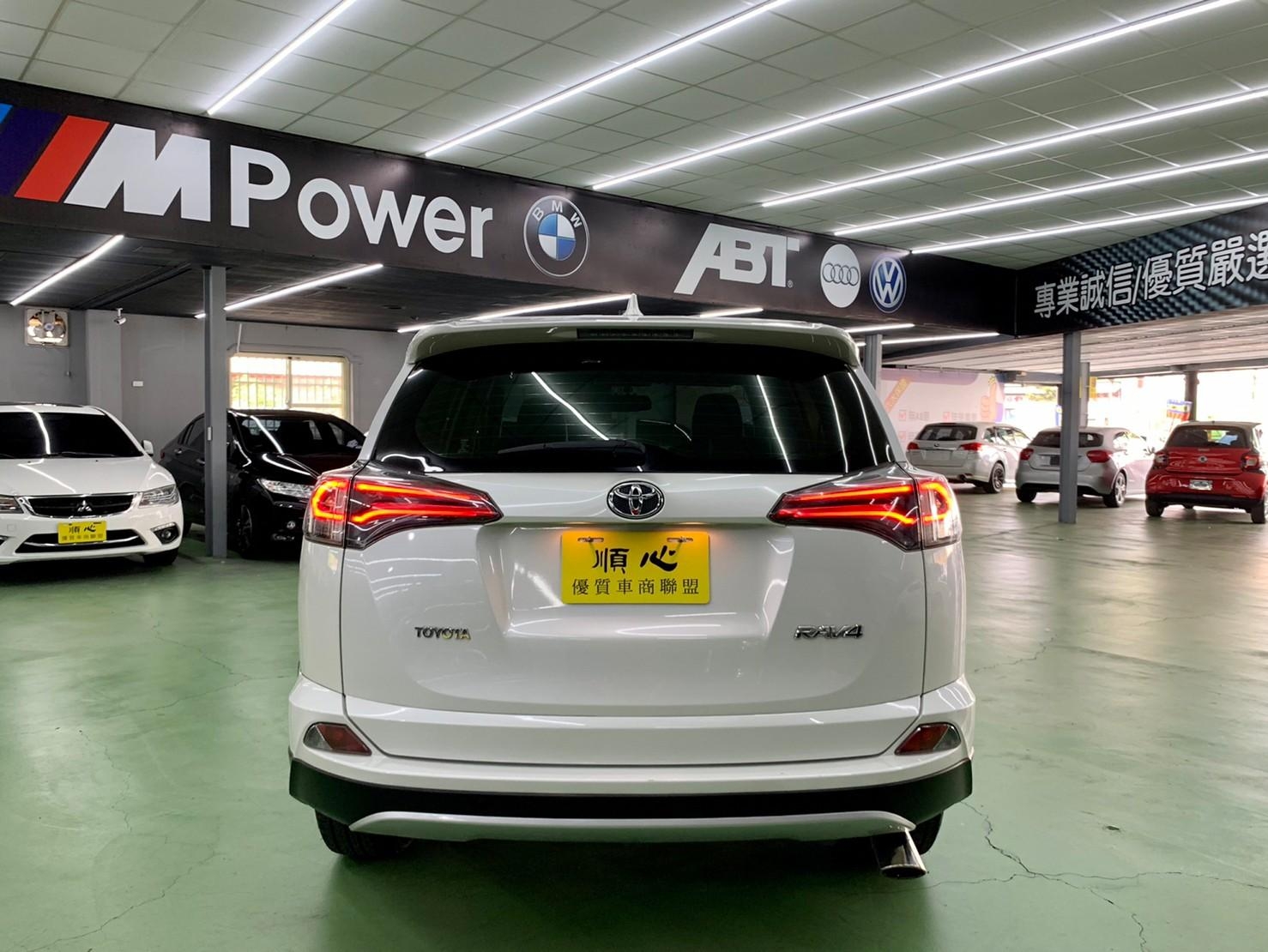 2015年 豐田 RAV4 小改款 2.0  第11張相片