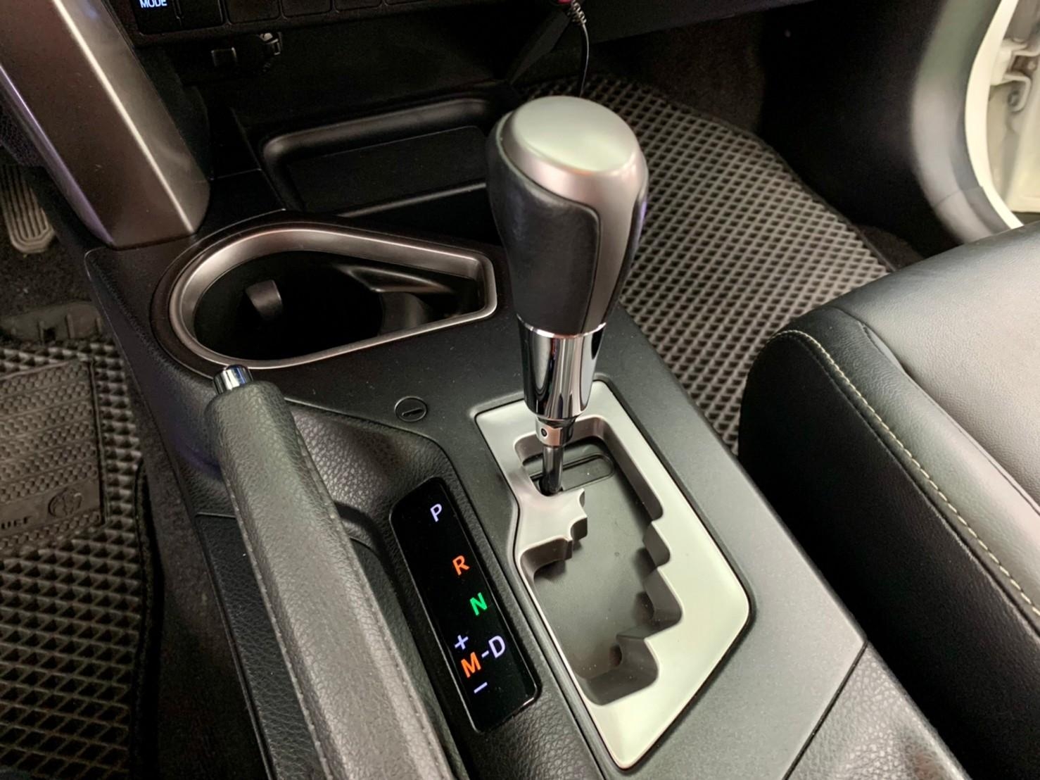 2015年 豐田 RAV4 小改款 2.0  第12張相片