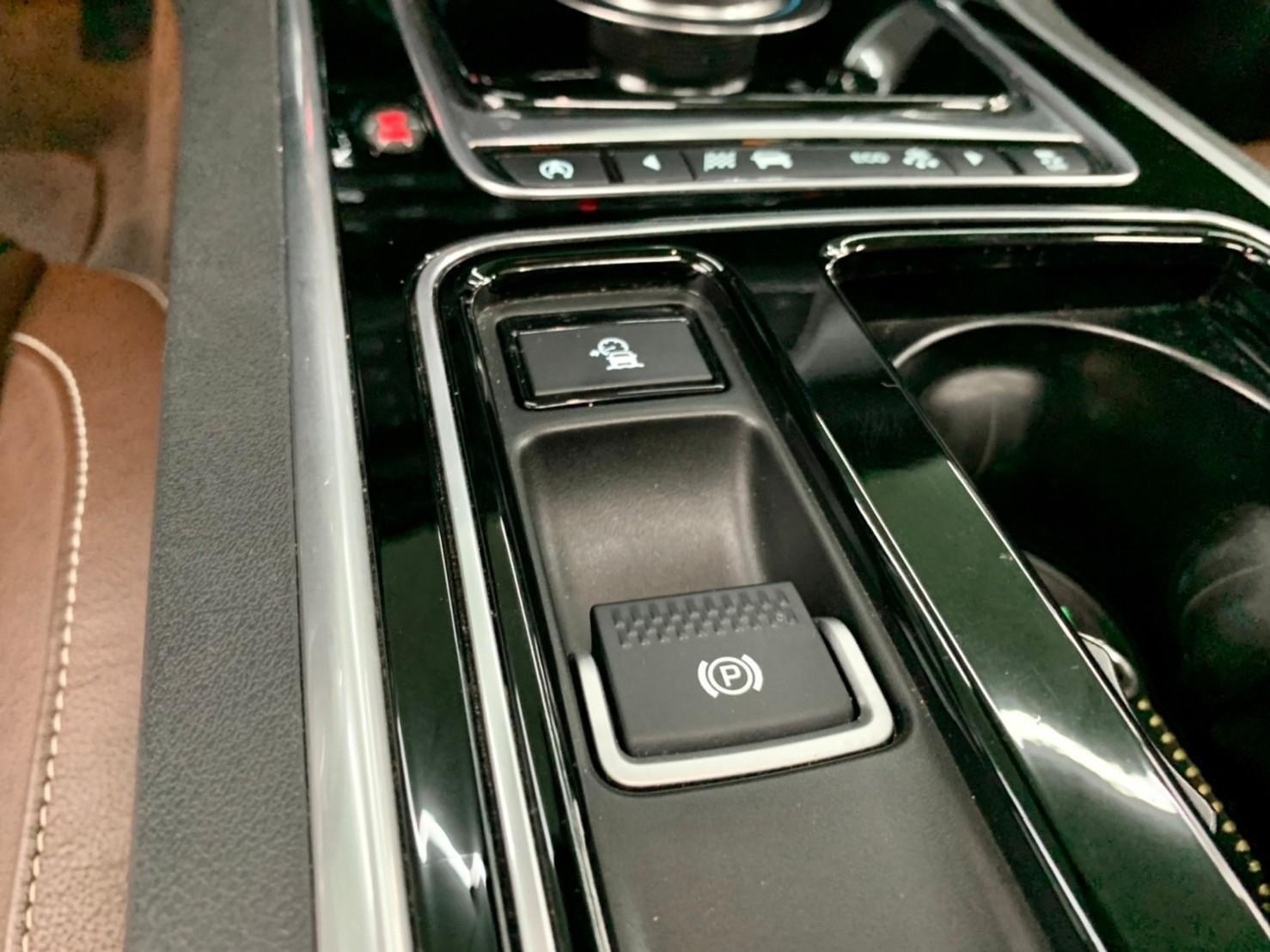 2016年 JAGUAR XF  R Sport 25t  第10張相片