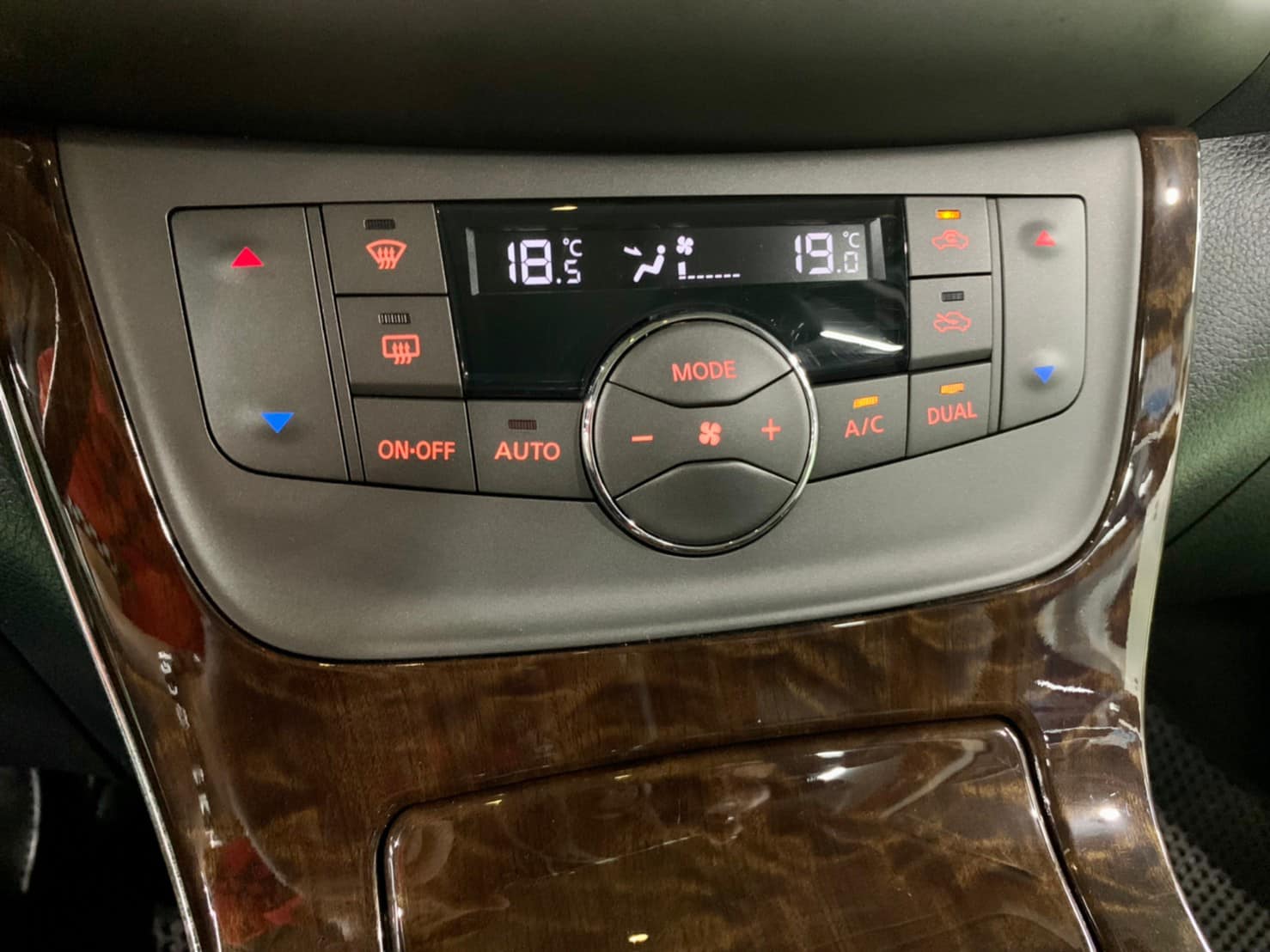 2014年 NISSAN SENTRA  旗艦版  認證車  第9張相片