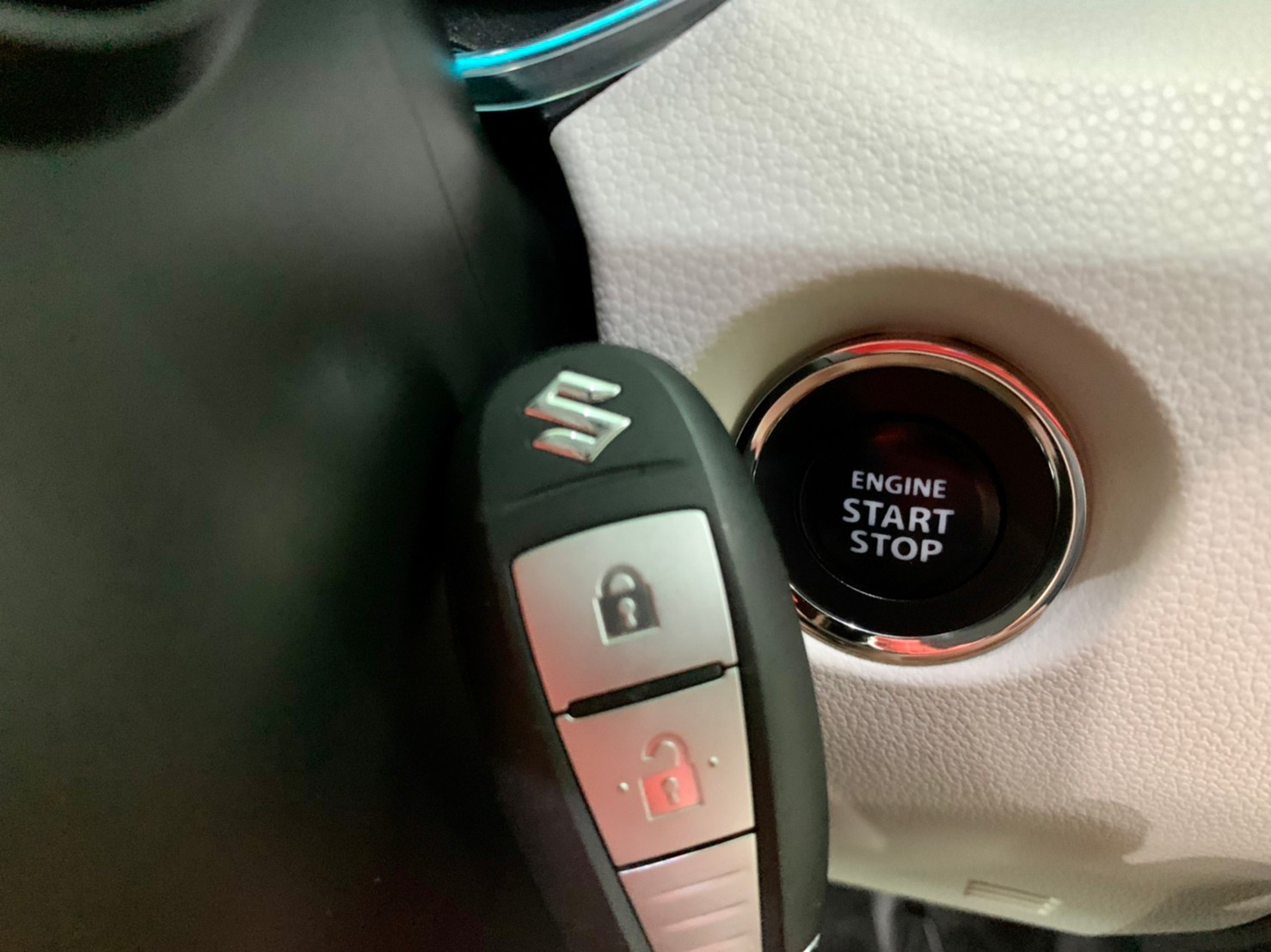 2019年  SUZUKI   IGNIS  1.2 GLX 日本原裝 都會系小車  僅跑兩萬 原廠保養  第8張相片