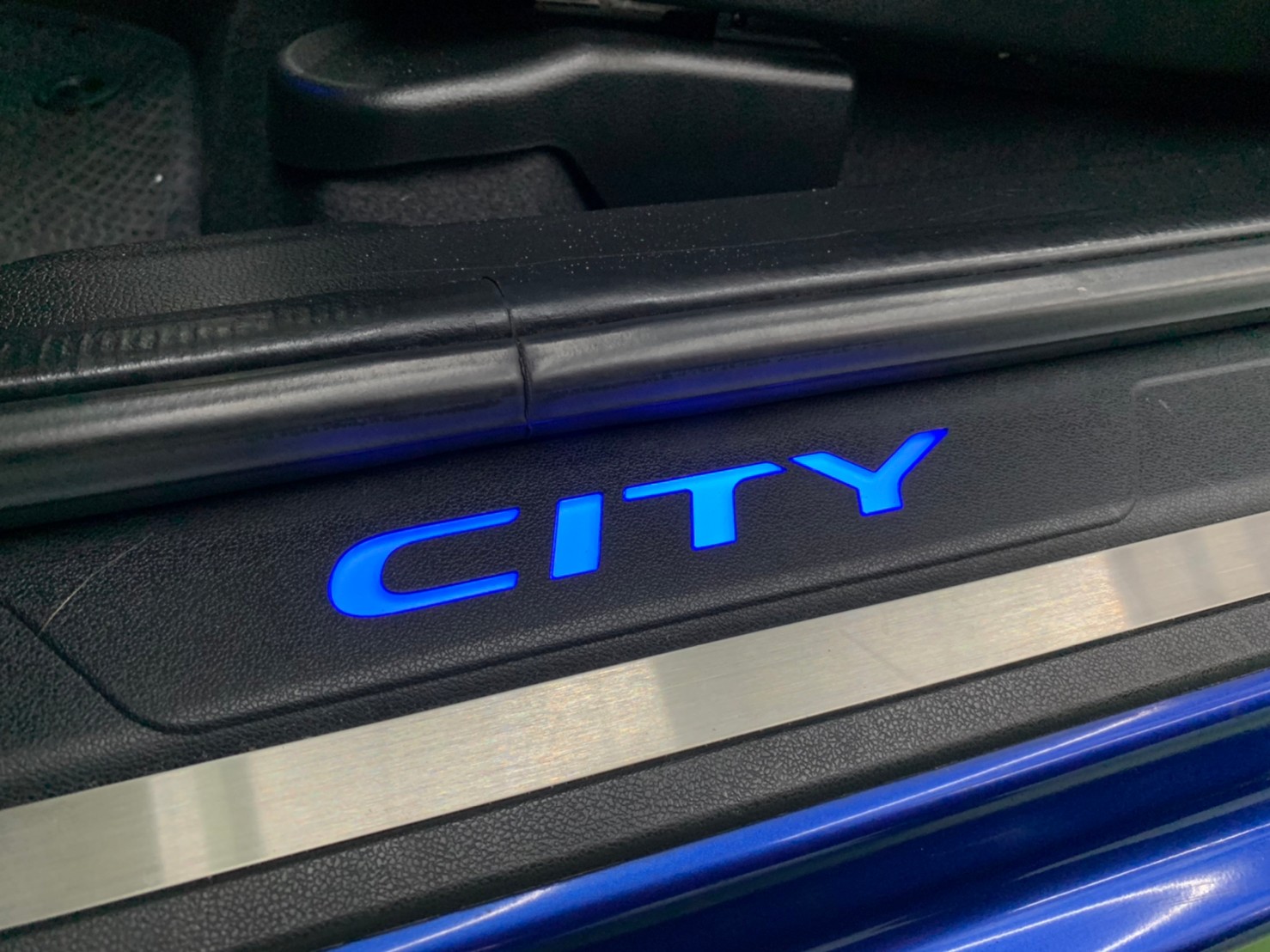 2016年 CITY 1.5   魅力藍 時尚小車 省油 省稅金  第12張相片