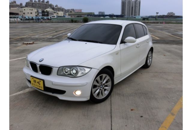 汽車圖片 1張相片中古車 06年bmw 1i 總代理hid頭燈6氣囊手自排免鑰匙啟閉入手雙b最佳時機歡迎來店賞車試乘 Bmw 寶馬 1i 高雄市