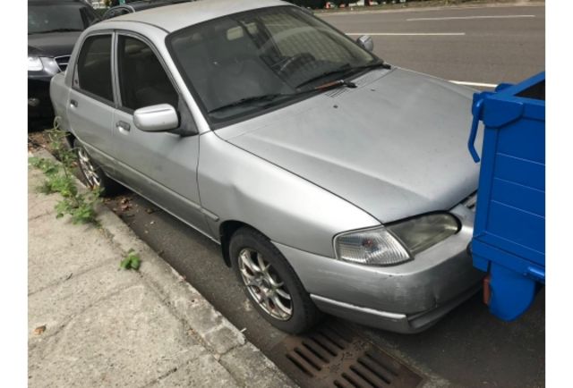 2000年 福特 嘉年華1.3 自排 只跑11萬 便宜代步車 新手最佳選擇  第1張相片