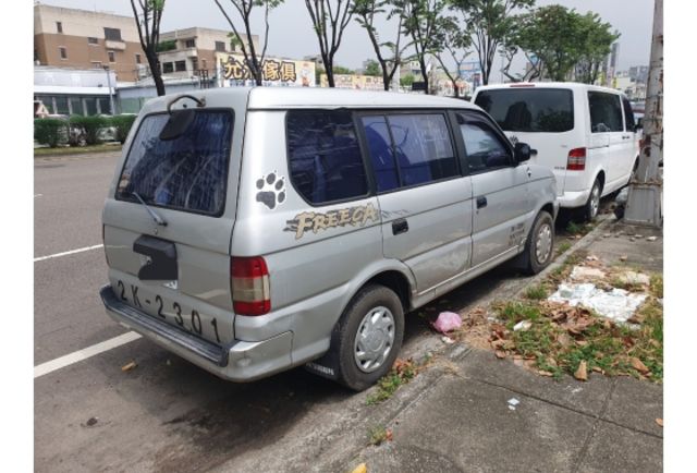 2001 三菱 FREECA 2.0廂型車 貨車牌 跑15萬公里  第4張相片