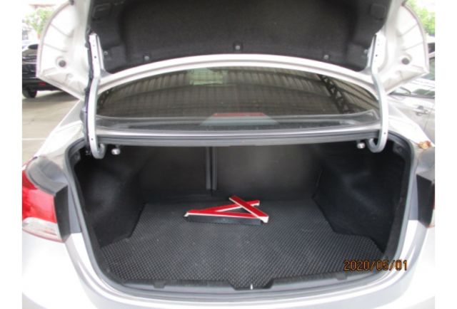 Hyundai ELANTRA  第9張相片
