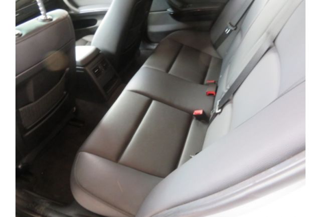 BMW 318D  第9張相片