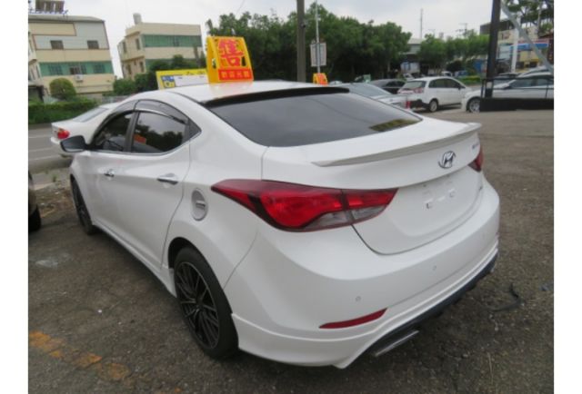 Hyundai ELANTRA  第4張相片