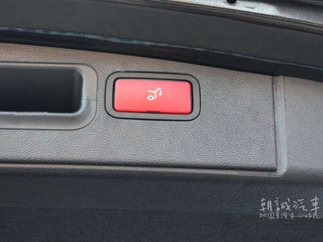 Mercedes-Benz/賓士 ML-CLASS  第9張相片