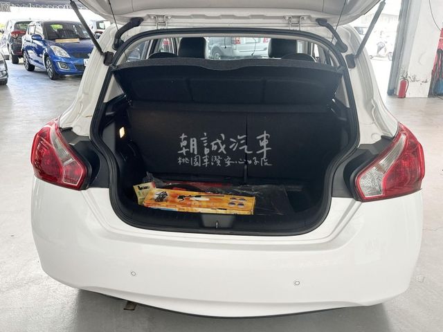 Nissan Tiida  第2張相片