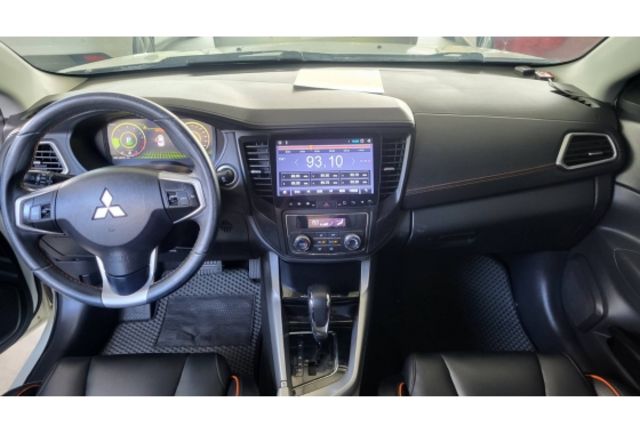 Mitsubishi LANCER  第2張相片