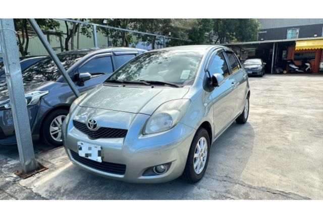 2012 Toyota Yaris E版｜代步首選・經典省油小車  第2張相片