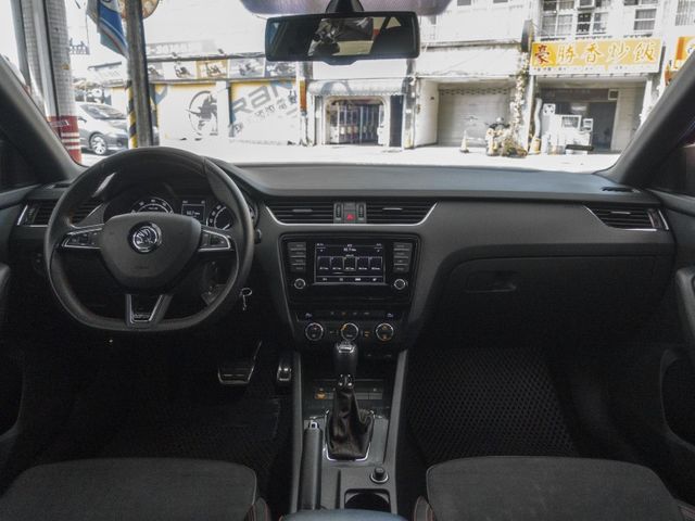 Skoda Octavia  第9張相片