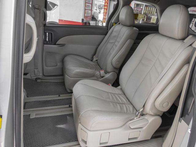 Toyota Previa  第11張相片