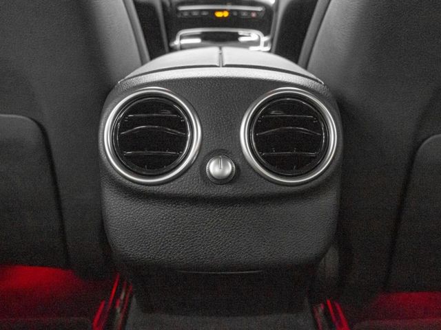 Mercedes-Benz/賓士 C200  第2張相片