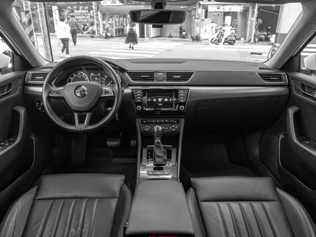 Skoda Superb  第9張相片