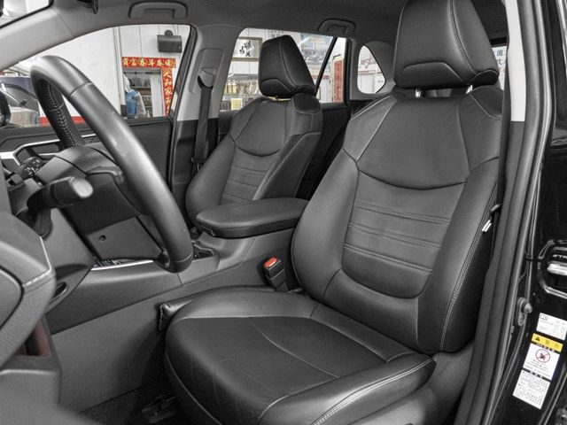 Toyota RAV4  第8張相片