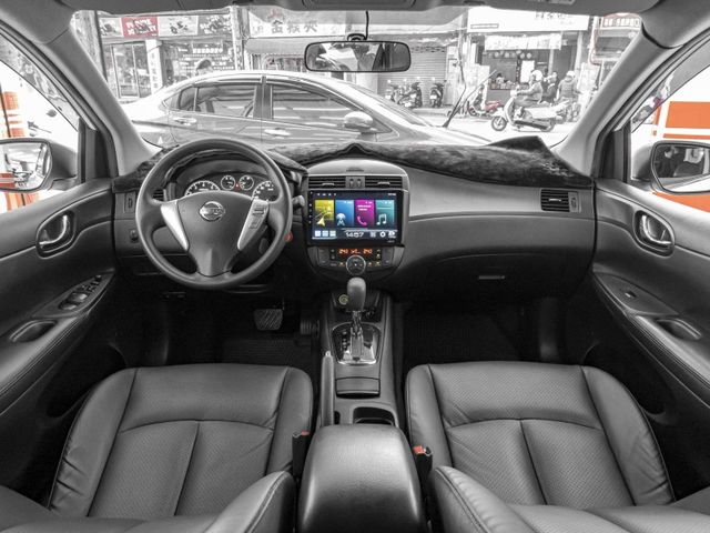 Nissan Tiida  第7張相片