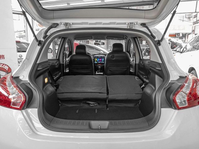Nissan Tiida  第21張相片