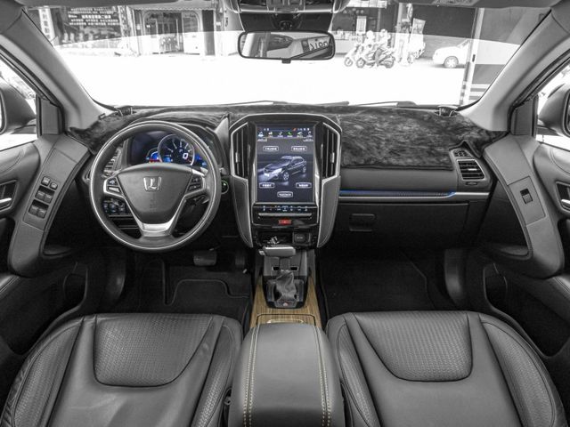 Luxgen U6 GT  第7張相片