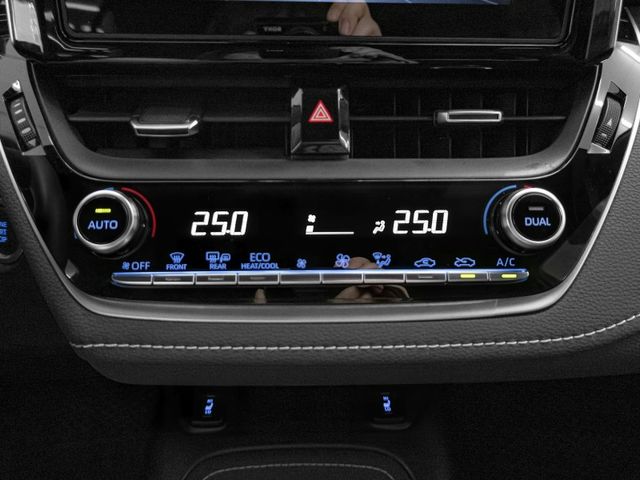Toyota Auris  第12張相片