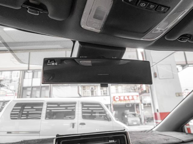 Toyota Auris  第18張相片